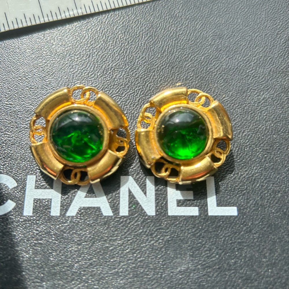 Chanel vintage green gripoix clip on earrings